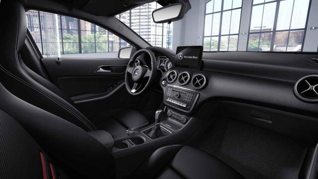 Mercedes-Benz A-KLASSE 180 Ambition | Stylepakket | Acteruitrijcamera | Navigagtie | Sportstoelen |