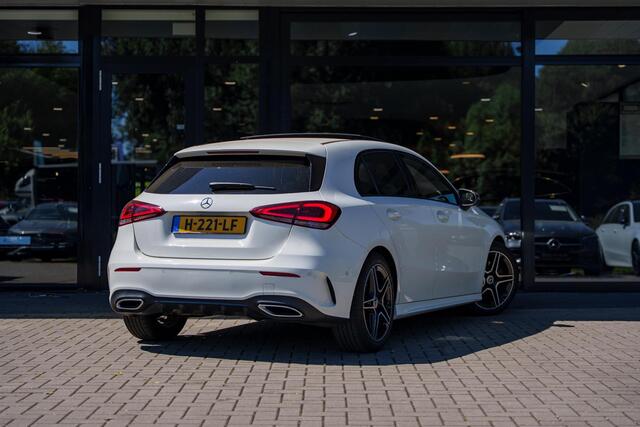 Mercedes-Benz A-KLASSE 180 AMG line | Panorama-schuifdak | Apple carplay | Achteruitrijcamera | Stoelverwarming | Dode hoek |