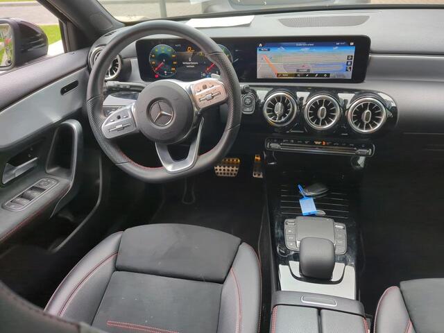Mercedes-Benz A-KLASSE 180 Business Solution AMG NL AUTO | CAMERA | STOELVERW | SFEERVERLICHTING |