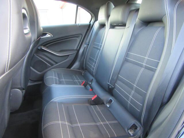 Mercedes-Benz A-KLASSE 180 Ambition AMG Styling , LED, NAVI, PDC (occasion)