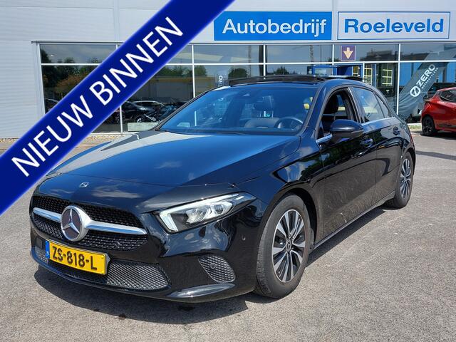 Mercedes-Benz A-KLASSE 180 136pk Automaat Business Solution | 1ste Eigenaar | Navi | Apple Carplay | Clima | Cruise | Panorama Schuifdak | Led Koplampen | Stoelverwarming | Pdc V+A+Assist+Camera | Trekhaak | 16''lm