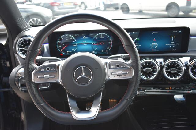 Mercedes-Benz A-KLASSE 180 d Business Solution AMG