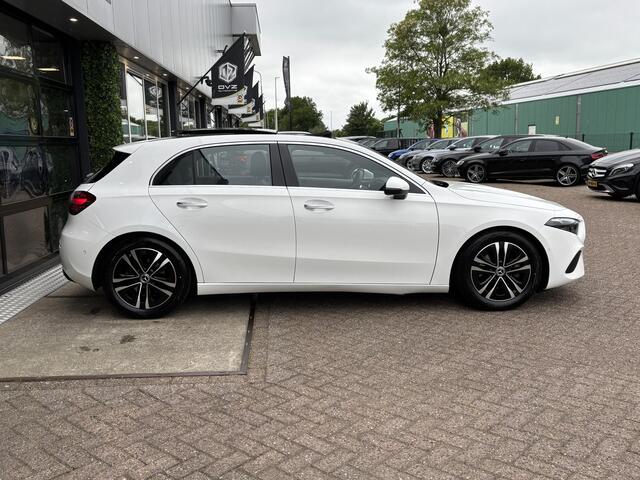Mercedes-Benz A-KLASSE 180 Luxury Line | Pano | Sfeer | Facelift | BTW