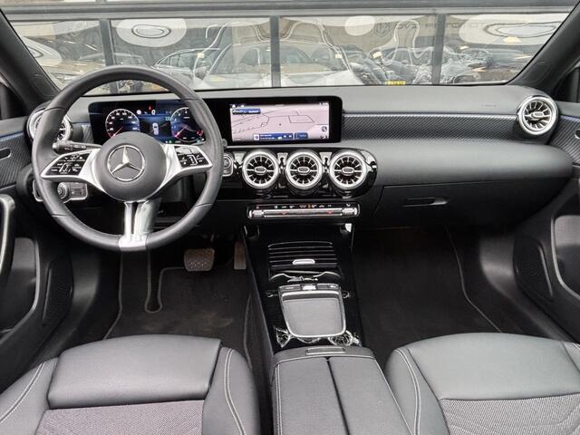 Mercedes-Benz A-KLASSE 180 Luxury Line | Pano | Sfeer | Facelift | BTW