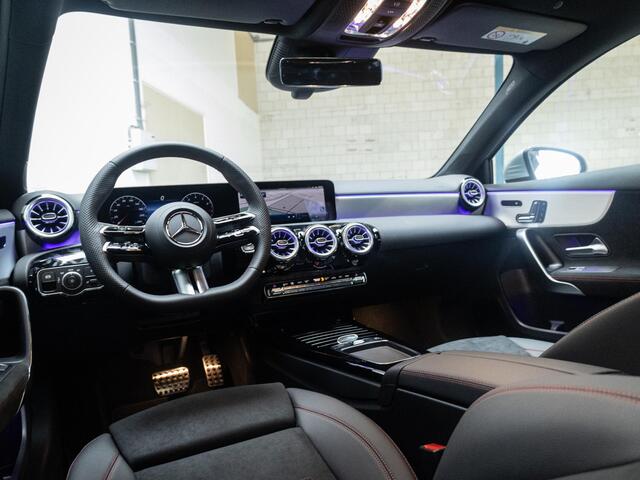 Mercedes-Benz A-KLASSE Hatchback 180 Star Edition AMG Line Premium PLUS | Panorama dak