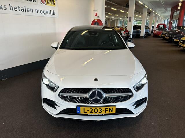 Mercedes-Benz A-KLASSE 200 Premium Plus AMG | Panoramadak | Sfeerverlichting | Volledig digital dashboard | Lederen/Alcantara bekleding | Adaptieve demping | Lane assist | Cruise control | Climate control | Stoelverwarming | Navigatie | 18''INCH