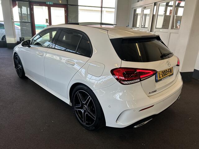 Mercedes-Benz A-KLASSE 200 Premium Plus AMG | Panoramadak | Sfeerverlichting | Volledig digital dashboard | Lederen/Alcantara bekleding | Adaptieve demping | Lane assist | Cruise control | Climate control | Stoelverwarming | Navigatie | 18''INCH