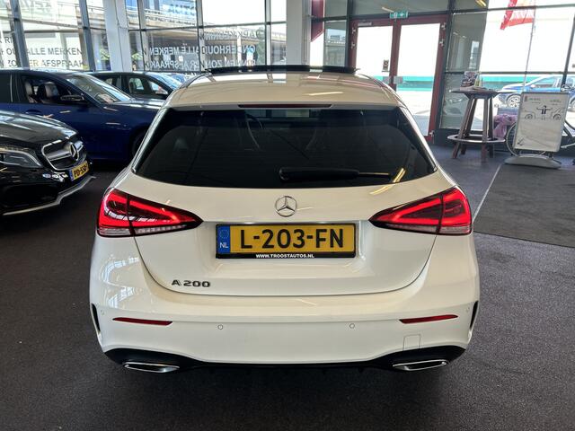 Mercedes-Benz A-KLASSE 200 Premium Plus AMG | Panoramadak | Sfeerverlichting | Volledig digital dashboard | Lederen/Alcantara bekleding | Adaptieve demping | Lane assist | Cruise control | Climate control | Stoelverwarming | Navigatie | 18''INCH