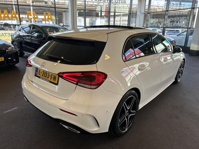 Mercedes-Benz A-KLASSE 200 Premium Plus AMG | Panoramadak | Sfeerverlichting | Volledig digital dashboard | Lederen/Alcantara bekleding | Adaptieve demping | Lane assist | Cruise control | Climate control | Stoelverwarming | Navigatie | 18''INCH