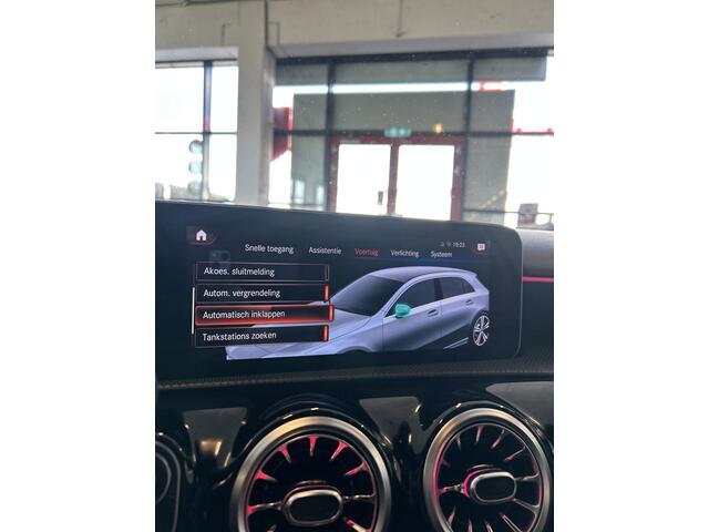 Mercedes-Benz A-KLASSE 200 Premium Plus AMG | Panoramadak | Sfeerverlichting | Volledig digital dashboard | Lederen/Alcantara bekleding | Adaptieve demping | Lane assist | Cruise control | Climate control | Stoelverwarming | Navigatie | 18''INCH