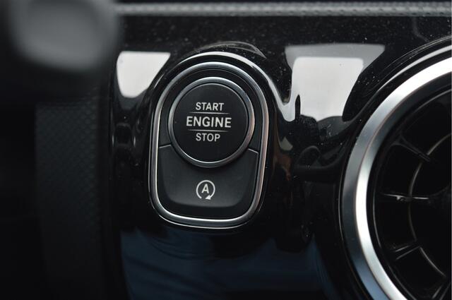 Mercedes-Benz A-KLASSE 200 Business Solution AMG | PANO | CARPLAY |