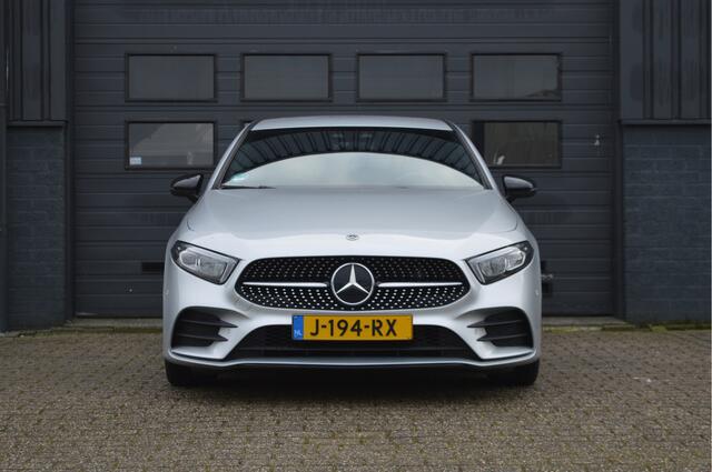 Mercedes-Benz A-KLASSE 180 Business Solution AMG | ORG. NL | CAMERA | SFEERVERLICHTING |