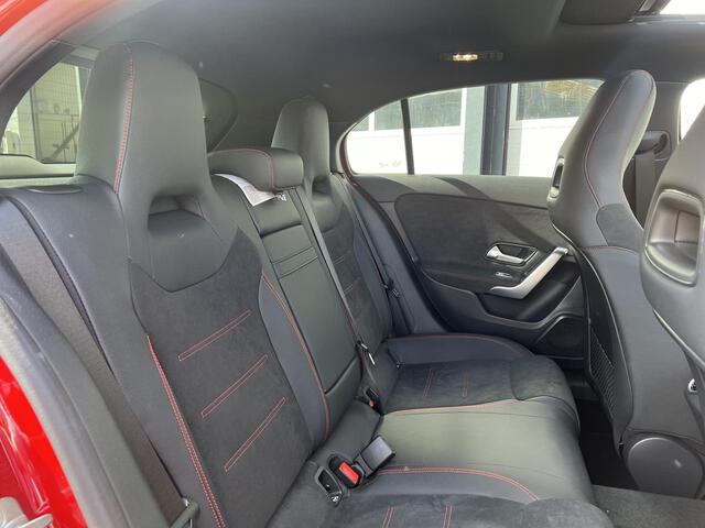 Mercedes-Benz A-KLASSE 180 Star Edition AMG LIMITED | Night Pakket | Panoramadak | Apple CarPlay | Android Auto | Sfeerverlichting | Stoelverwarming | Parkeersensoren | Achteruitrijcamera | Elektrisch Inklapbare Buitenspiegels