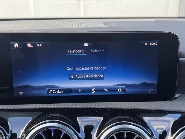 Mercedes-Benz A-KLASSE 180 Star Edition AMG LIMITED | Night Pakket | Panoramadak | Apple CarPlay | Android Auto | Sfeerverlichting | Stoelverwarming | Parkeersensoren | Achteruitrijcamera | Elektrisch Inklapbare Buitenspiegels
