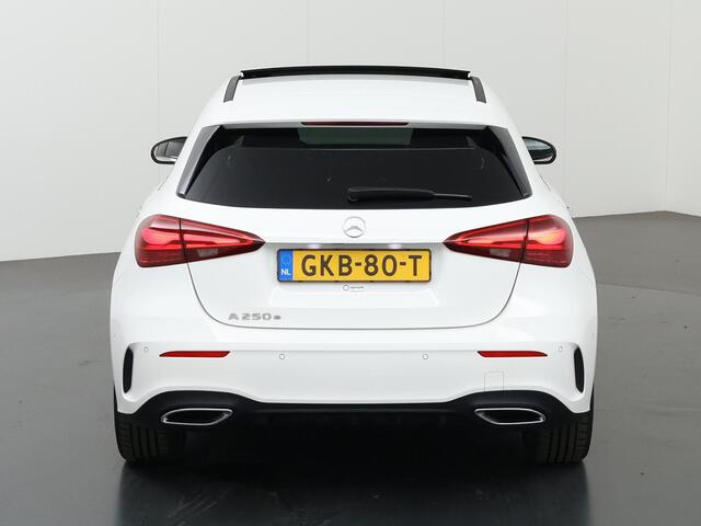 Mercedes-Benz A-KLASSE 250 e Star Edition AMG Line | Night | Panoramadak | Multibeam | Sfeerverlichting | Stoelverwarming |
