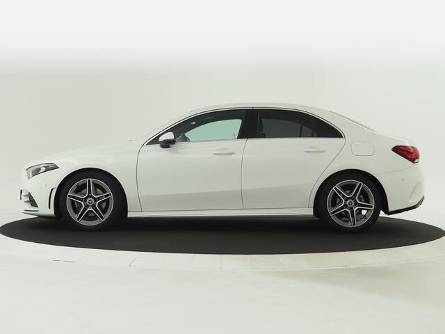 Mercedes-Benz A-KLASSE 180 Business Solution AMG | Navigatie | Camera | Pakeersensoren | Stoelverwarming | Cruise Control | Inclusief 24 maanden MB Certified garantie voor Europa.