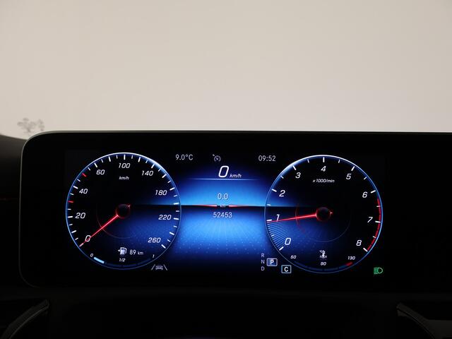 Mercedes-Benz A-KLASSE 180 Business Solution AMG | Navigatie | Camera | Pakeersensoren | Stoelverwarming | Cruise Control | Inclusief 24 maanden MB Certified garantie voor Europa.