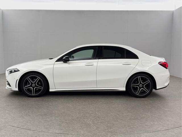 Mercedes-Benz A-KLASSE 180 AMG Pano Sfeer Virtual Camera LED Clima Cruise Navi PDC 18''LMV