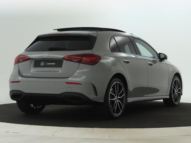 Mercedes-Benz A-KLASSE 250 e Business Solution AMG | Nightpakket | AMG Line Plus pakket | Parkeerpakket met 360°-camera | Dodehoekassistent | Winter pakket | Antidiefstalpakket URBAN GUARD PLUS | Head-up display | KEYLESS GO |