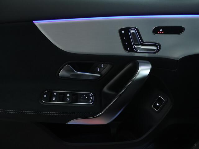 Mercedes-Benz A-KLASSE 250 e Business Solution AMG | Nightpakket | AMG Line Plus pakket | Parkeerpakket met 360°-camera | Dodehoekassistent | Winter pakket | Antidiefstalpakket URBAN GUARD PLUS | Head-up display | KEYLESS GO |