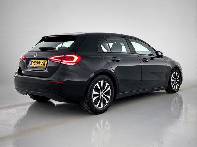 Mercedes-Benz A-KLASSE 160 Business Solution Lichtmetalen velgen | wide screen | Navigatie | Parking support met camera achter | Inclusief 24 maanden Mercedes-Benz Certified garantie voor Europa.