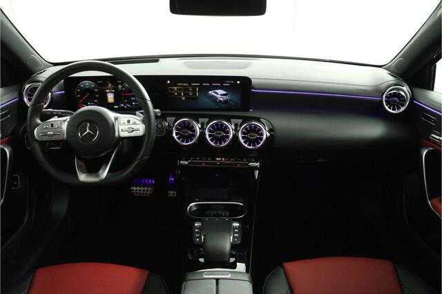 Mercedes-Benz A-KLASSE 250-e AMG Premium Exclusive Plus Plug-Hybrid 263 PK | Black Optic | Panorama | Leer | HUD | DAB+ | Widescreen | Elektr.pakket PRO - RIJKLAAR