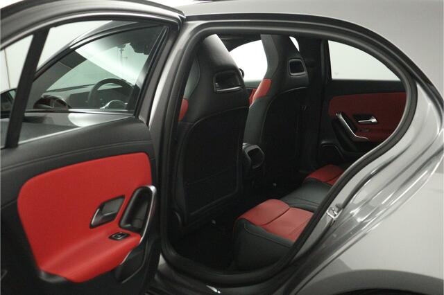 Mercedes-Benz A-KLASSE 250-e AMG Premium Exclusive Plus Plug-Hybrid 263 PK | Black Optic | Panorama | Leer | HUD | DAB+ | Widescreen | Elektr.pakket PRO - RIJKLAAR