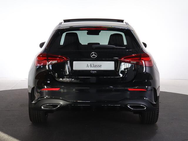 Mercedes-Benz A-KLASSE 250 e Star Edition AMG Line | Nightpakket | Sfeerverlichting | MULTIBEAM LED | Stoelverwarming |