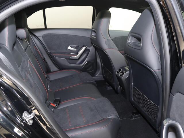 Mercedes-Benz A-KLASSE 250 e Star Edition AMG Line | Nightpakket | Sfeerverlichting | MULTIBEAM LED | Stoelverwarming |