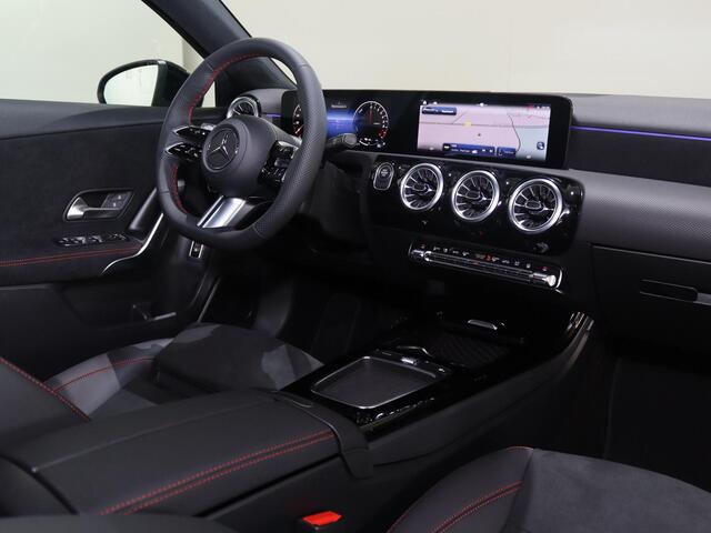 Mercedes-Benz A-KLASSE 250 e Star Edition AMG Line | Nightpakket | Sfeerverlichting | MULTIBEAM LED | Stoelverwarming |