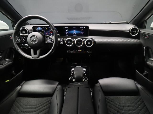 Mercedes-Benz A-KLASSE 200 Business Solution [APPLE CARPLAY, ANDROID, SPORTSTOELEN, CAMERA, CRUISE CONTROL, CLIMATE CONTROL, 18" LM VELG, NIEUWSTAAT]