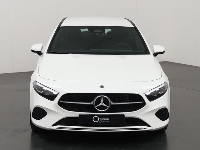 Mercedes-Benz A-KLASSE 180 Star Edition Luxury Line | Led verlichting | Achteruitrijcamera | Zitcomfortpakket | Sfeerverlichting | facelift type