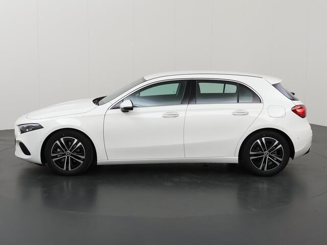Mercedes-Benz A-KLASSE 180 Star Edition Luxury Line | Led verlichting | Achteruitrijcamera | Zitcomfortpakket | Sfeerverlichting | facelift type