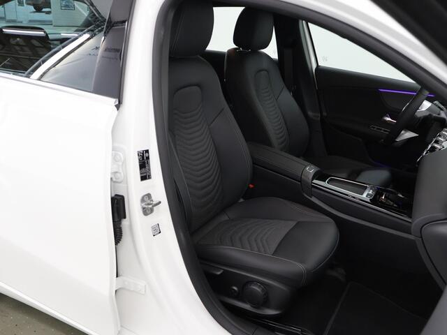 Mercedes-Benz A-KLASSE 180 Star Edition Luxury Line | Led verlichting | Achteruitrijcamera | Zitcomfortpakket | Sfeerverlichting | facelift type