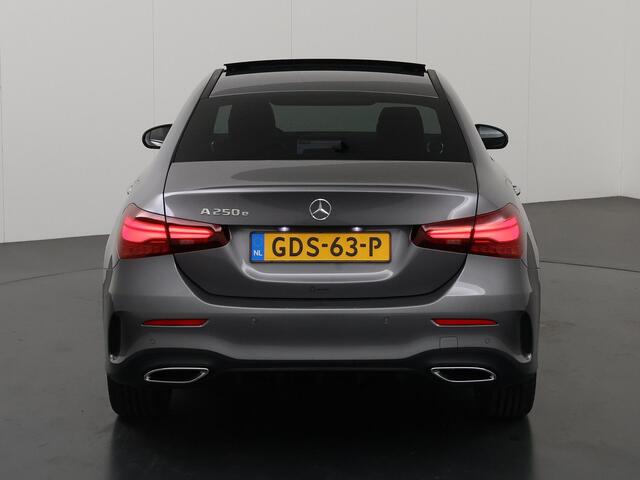 Mercedes-Benz A-KLASSE 250 e AMG Line | Panoramadak | Night | Sfeerverlichting | Achteruitrijcamera | Stuurverwarming