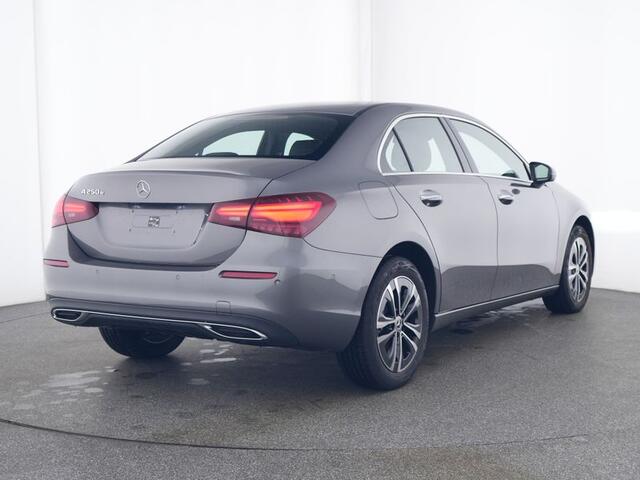 Mercedes-Benz A-KLASSE 250 e Sedan Plug-In Hybride | Progressive Line Advanced Plus | Sfeerverlichting | Laden 11 kW | Stuur en Stoelverwarming | Inclusief 24 maanden MB Certified garantie voor Europa.