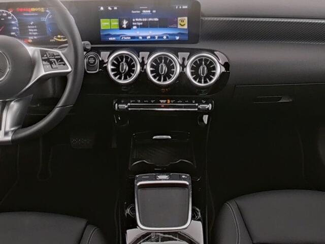 Mercedes-Benz A-KLASSE 250 e Sedan Plug-In Hybride | Progressive Line Advanced Plus | Sfeerverlichting | Laden 11 kW | Stuur en Stoelverwarming | Inclusief 24 maanden MB Certified garantie voor Europa.
