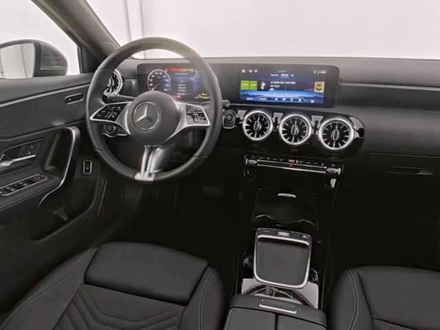 Mercedes-Benz A-KLASSE 250 e Sedan Plug-In Hybride | Progressive Line Advanced Plus | Sfeerverlichting | Laden 11 kW | Stuur en Stoelverwarming | Inclusief 24 maanden MB Certified garantie voor Europa.
