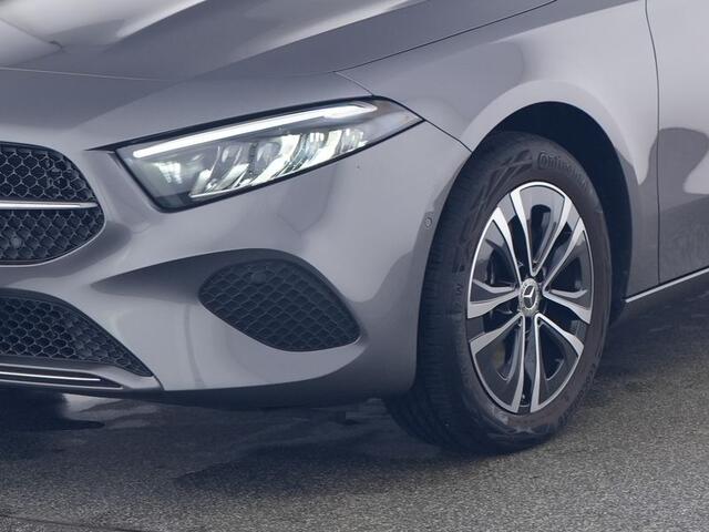 Mercedes-Benz A-KLASSE 250 e Sedan Plug-In Hybride | Progressive Line Advanced Plus | Sfeerverlichting | Laden 11 kW | Stuur en Stoelverwarming | Inclusief 24 maanden MB Certified garantie voor Europa.