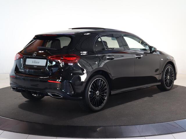 Mercedes-Benz A-KLASSE 250 e Business Solution AMG | Nightpakket | 19-Inch | 360 graden camera | Panoramadak | Stoelverwarming | Apple Car Play | Dodehoek assistent |