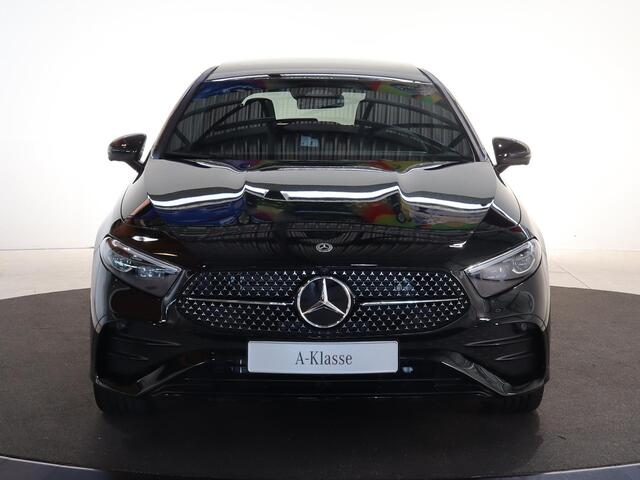 Mercedes-Benz A-KLASSE 250 e Business Solution AMG | Nightpakket | 19-Inch | 360 graden camera | Panoramadak | Stoelverwarming | Apple Car Play | Dodehoek assistent |