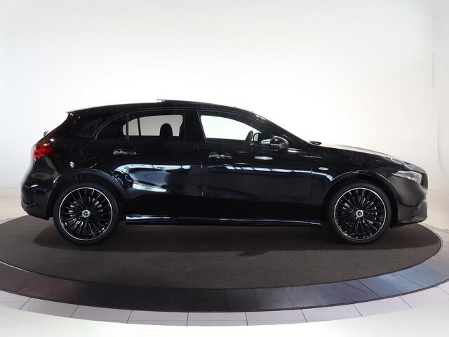 Mercedes-Benz A-KLASSE 250 e Business Solution AMG | Nightpakket | 19-Inch | 360 graden camera | Panoramadak | Stoelverwarming | Apple Car Play | Dodehoek assistent |