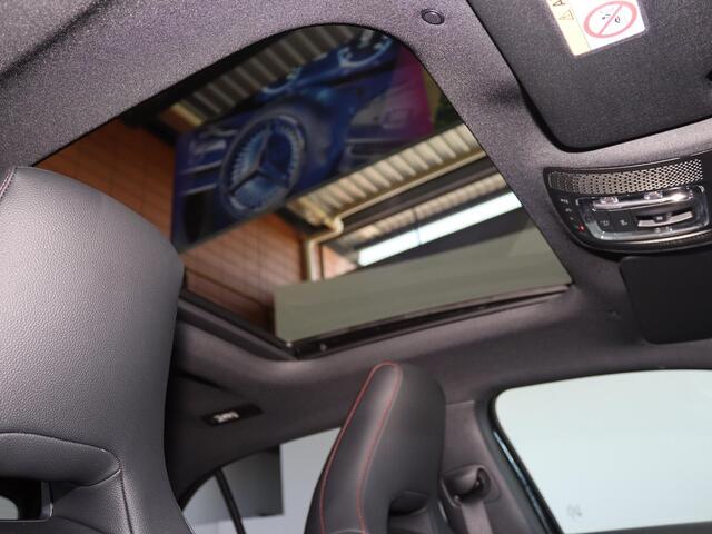 Mercedes-Benz A-KLASSE 250 e Business Solution AMG | Nightpakket | 19-Inch | 360 graden camera | Panoramadak | Stoelverwarming | Apple Car Play | Dodehoek assistent |
