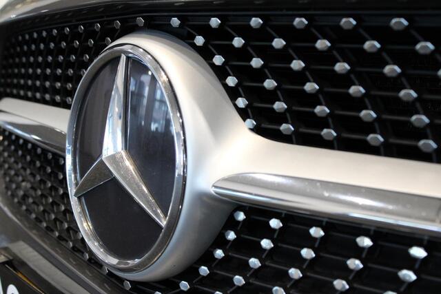 Mercedes-Benz A-KLASSE Limousine 180 Business Solution AMG Panorama dak