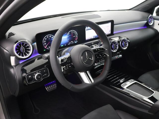 Mercedes-Benz A-KLASSE Limousine 250 e Business Solution AMG | Panoramadak | Night pakket | 19 Inch AMG | DAB+