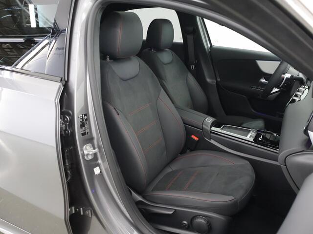 Mercedes-Benz A-KLASSE Limousine 250 e Business Solution AMG | Panoramadak | Night pakket | 19 Inch AMG | DAB+