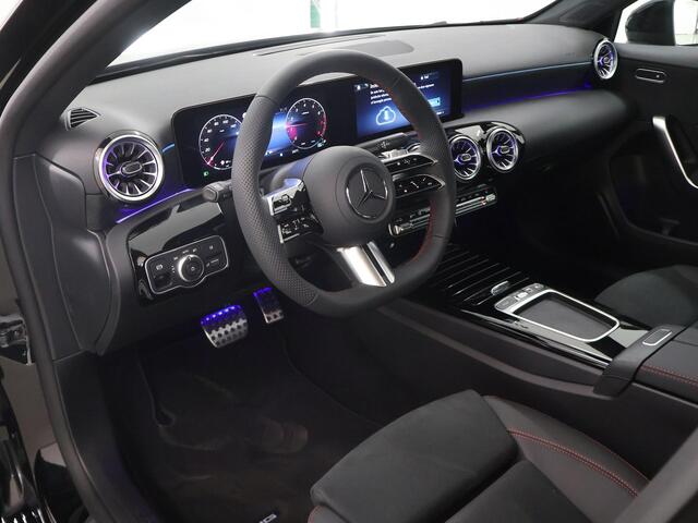Mercedes-Benz A-KLASSE 180 Business Solution AMG Panoramadak | Multibeam led | Nightpakket | Sfeerverlichting |