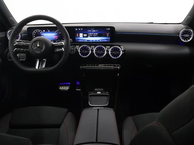Mercedes-Benz A-KLASSE 180 Business Solution AMG Panoramadak | Multibeam led | Nightpakket | Sfeerverlichting |