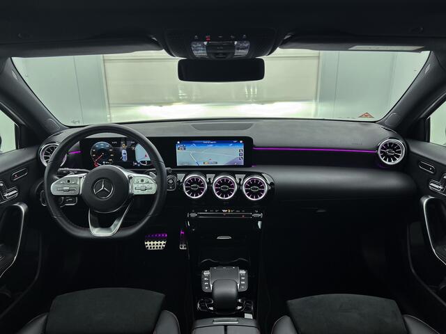Mercedes-Benz A-KLASSE 180 Premium Plus Panoramadak | elct. bedienbare voor stoelen met memory | Navigatie | Parking support met camera achter | Inclusief 24 maanden MB Certified garantie voor Europa