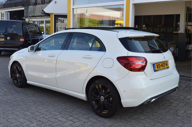 Mercedes-Benz A-KLASSE 180 Urban Automaat Nap / Panorama dak / Drive select / 80000km!!